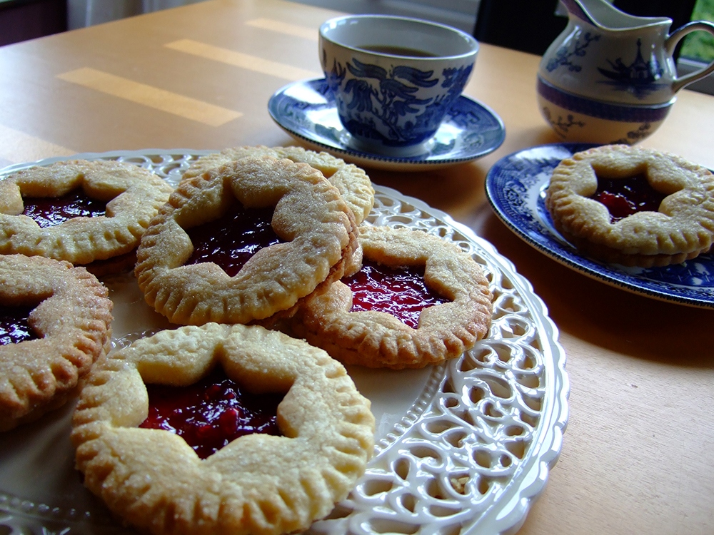 Almond and Raspberry Jammie Dodgers